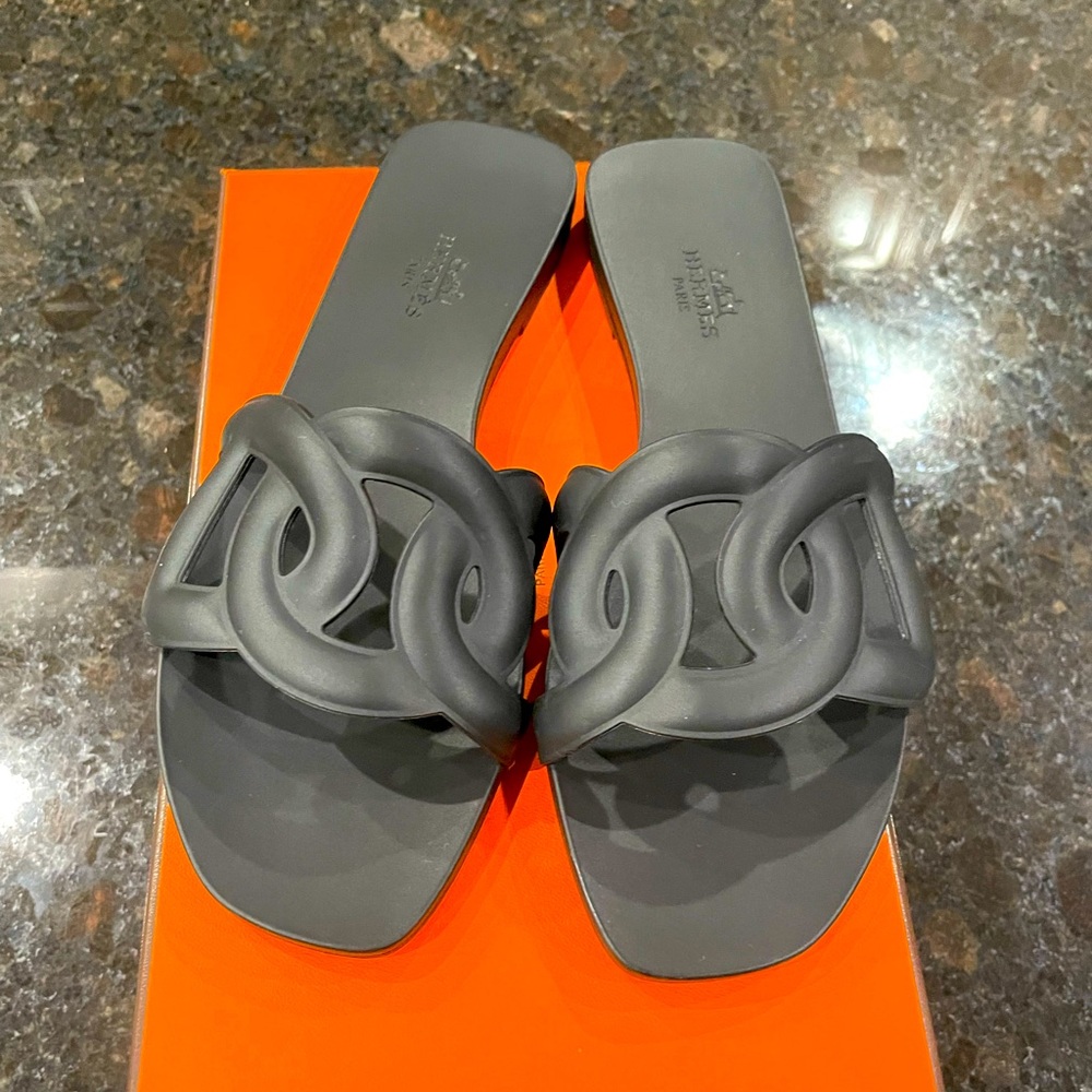 Hermes Aloha Sandals